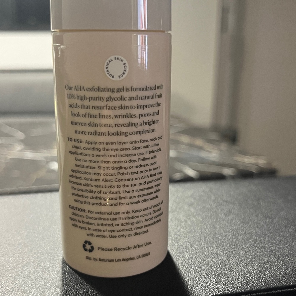 Naturium glycolic acid resurfacing gel 10% - Picture 2 of 2